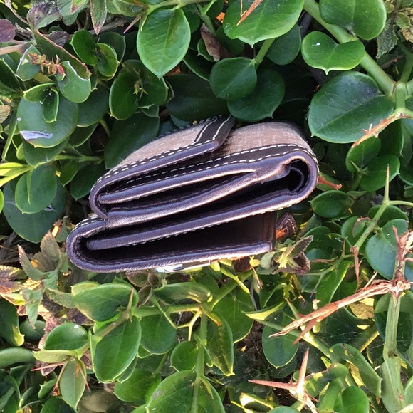 SOLD 🎁🎁🎁🎁🎁Trifold Coach Wallet - Picture 5 of 13